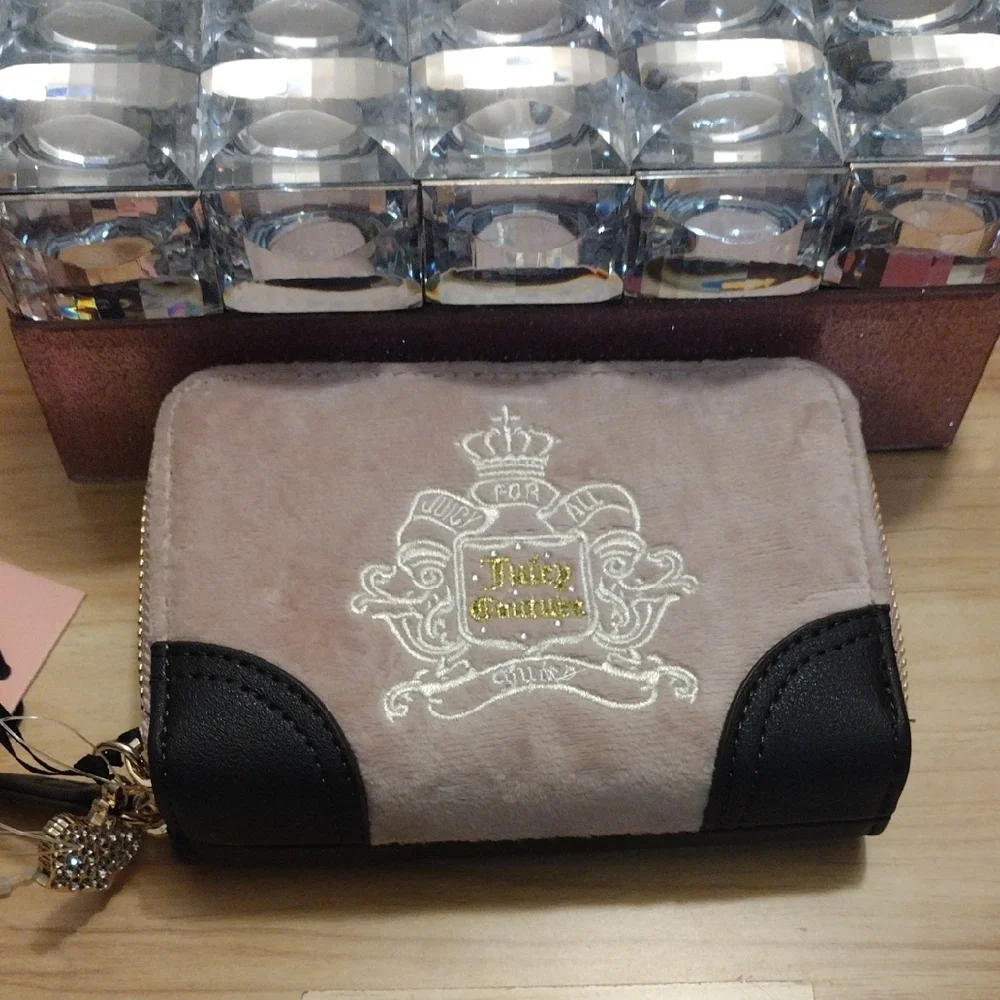 Juicy For All Double Zip Around Wallet Blush/ Brown 🆕
